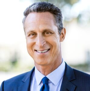 Dr. Mark Hyman MD Functional Medicine Physician Cleveland Clinic Inage source Wikimedia SaferCures.com